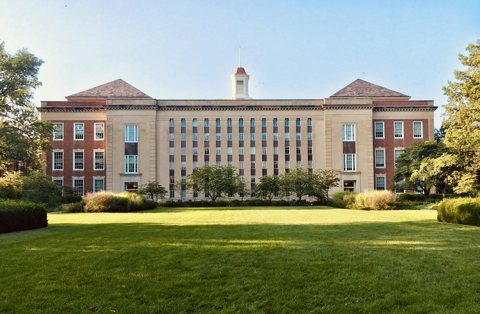 Educational institution building and learning environment